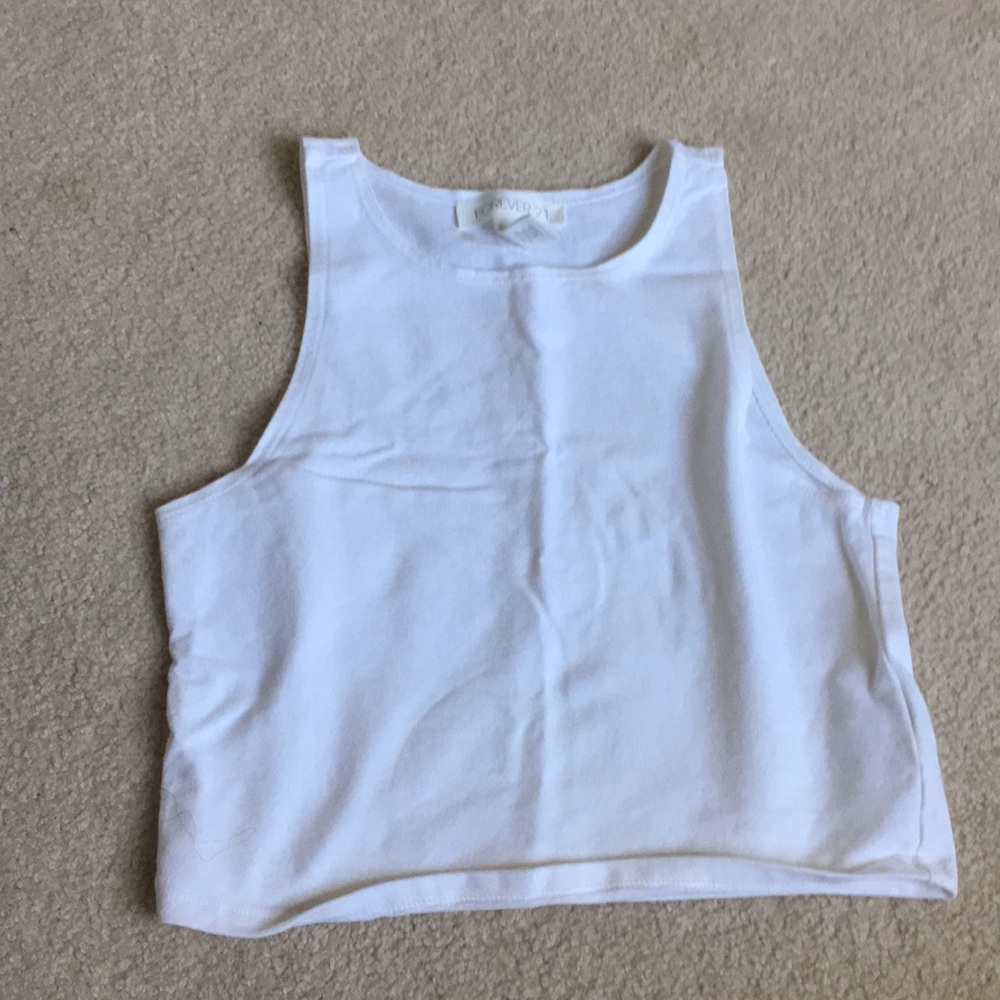 White sleeveless crop top
